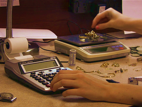 Weighing and pricing gold jewellery